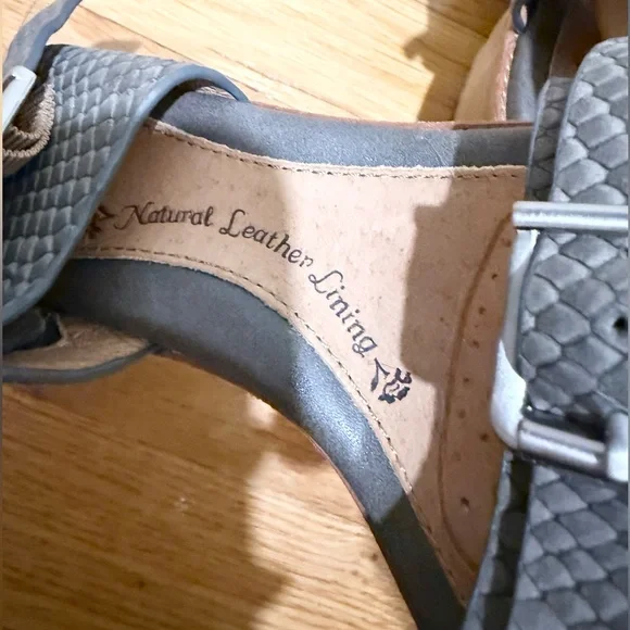 Sofft Marlyn Gray Snakeskin Sandals - Picture 5 of 12